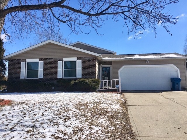 Foto del edificio - PENDING-Lovely Tri-Level in Pike Township!