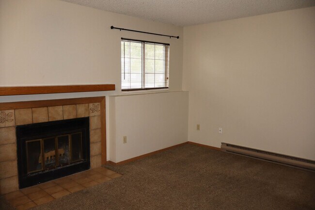 Foto del edificio - Spacious 2BR/2BA Condo Steps from Campus