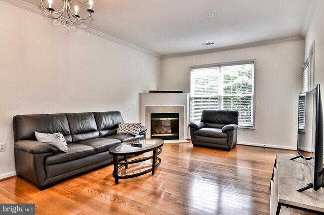 Building Photo - 3810 Lightfoot St