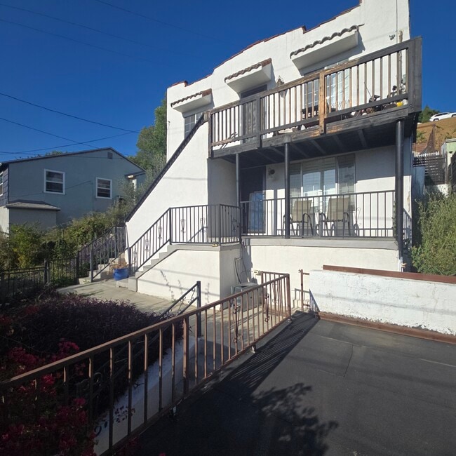 Building Photo - 1272 Van Pelt Ave