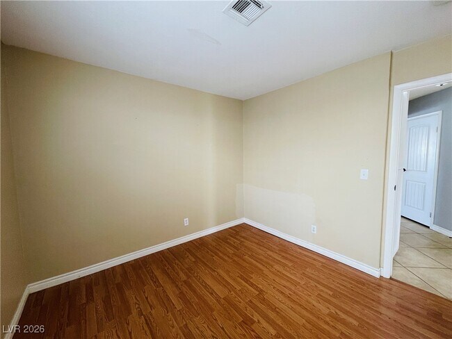 Foto del edificio - 8649 Trafalgar Dr