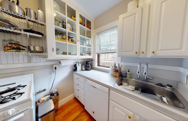 Building Photo - 9 Story St