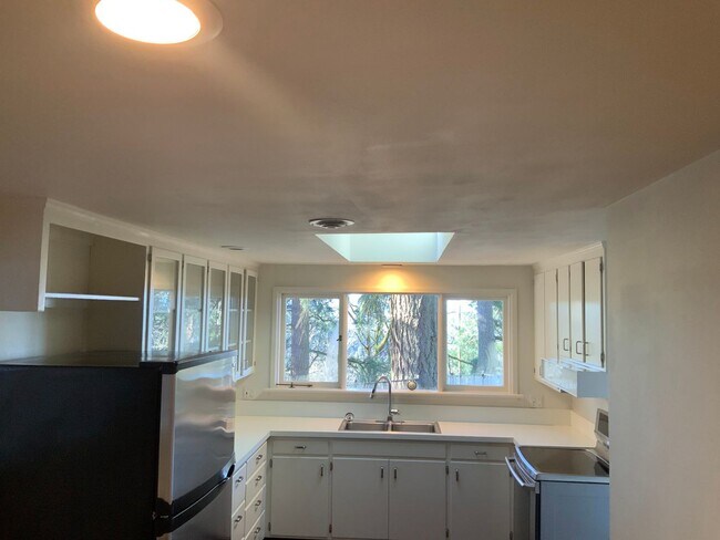 Foto del edificio - 3 Bedroom House in Hendrick's Park Area