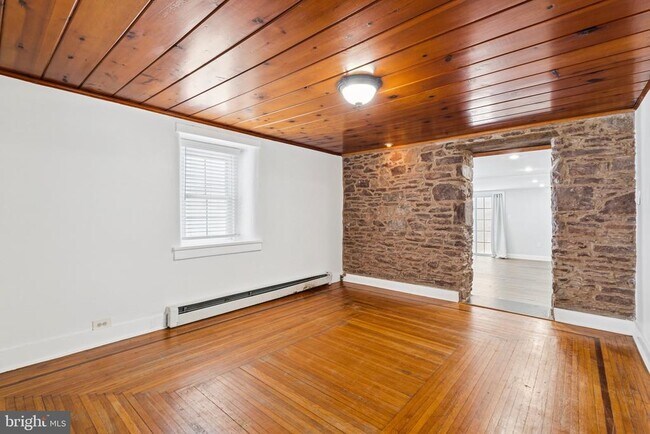 Foto del edificio - 1687 E Main St