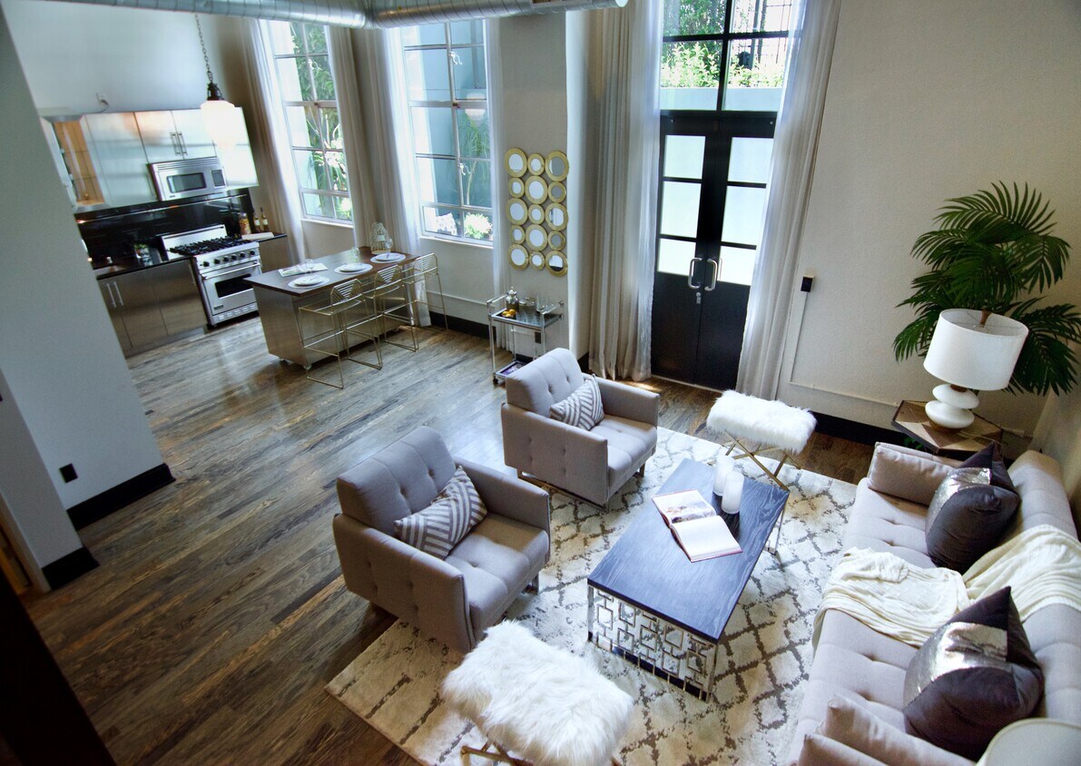 Planta baja de concepto abierto - 849 S Broadway