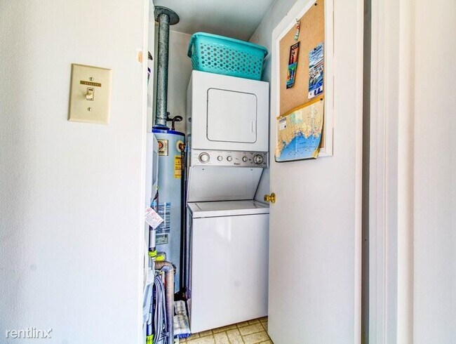 Building Photo - 1 br, 1 bath Apartment - 128 Lee St A Unit A