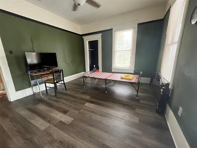 Foto del edificio - 301 E Palm Ave