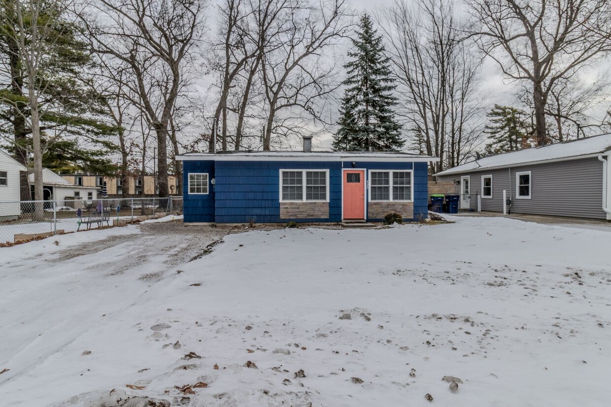 Primary Photo - Cute & Cozy 2-Bedroom Home Near Downtown T...