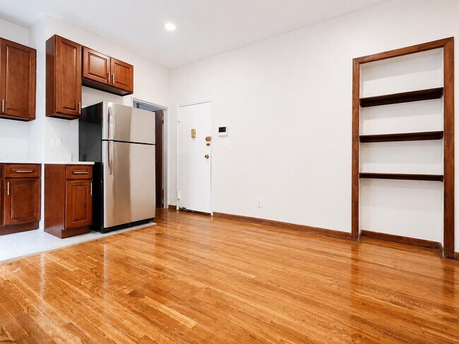 Building Photo - 240 W 104th St