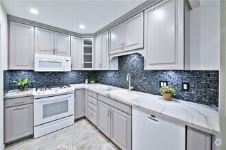 Building Photo - 5627 E Plaza De Indios