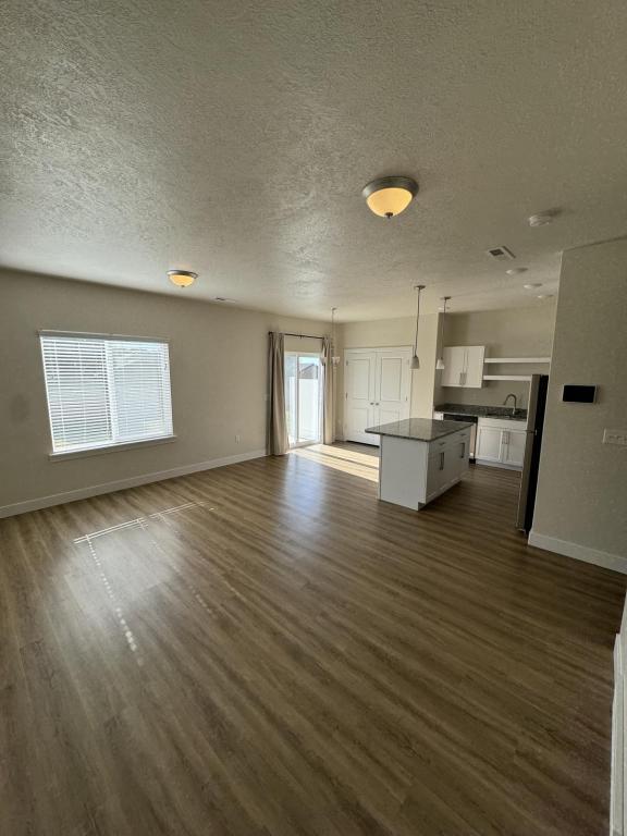 Foto del edificio - 990 W 600 S