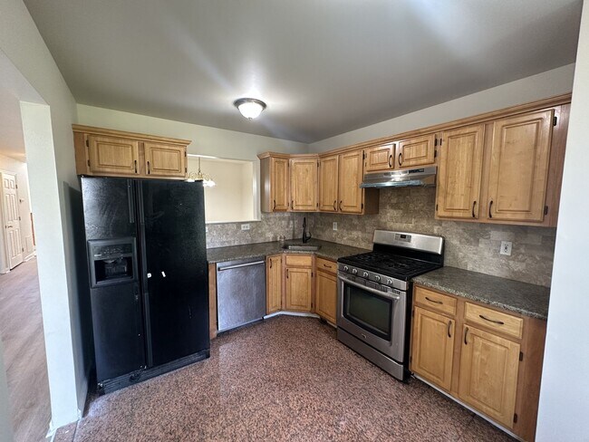 Foto del edificio - 3 bedrooms, 2.5 bathrooms