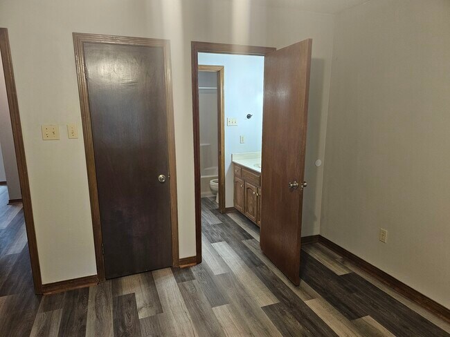 Building Photo - 218 Brandi Ln