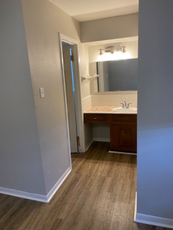 Building Photo - 1304 Westgate Dr