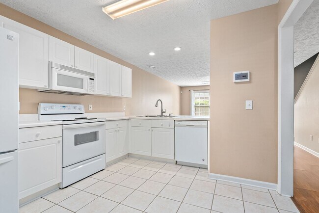 Foto del edificio - Donahue Crossing Condo #2003