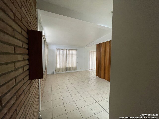 Building Photo - 458 Lively Dr