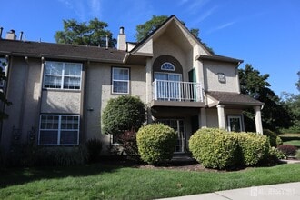 Building Photo - 1306 Commons at Kingswood Dr