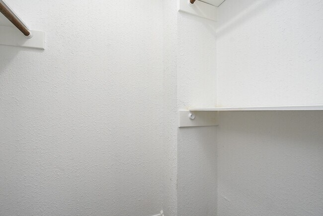Building Photo - 15814 Winding Moss Dr