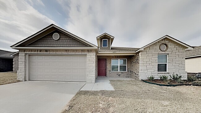 Building Photo - Very Nice 3 Bedroom 2 Bath Home in El Reno Schools