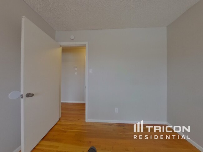 Building Photo - 3459 Rauscher Dr