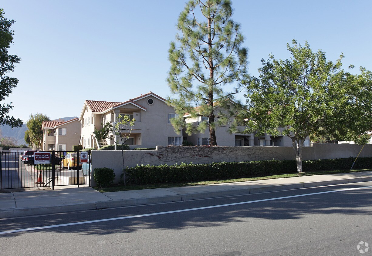 Lakeshore Villas Apartment Lake Elsinore
