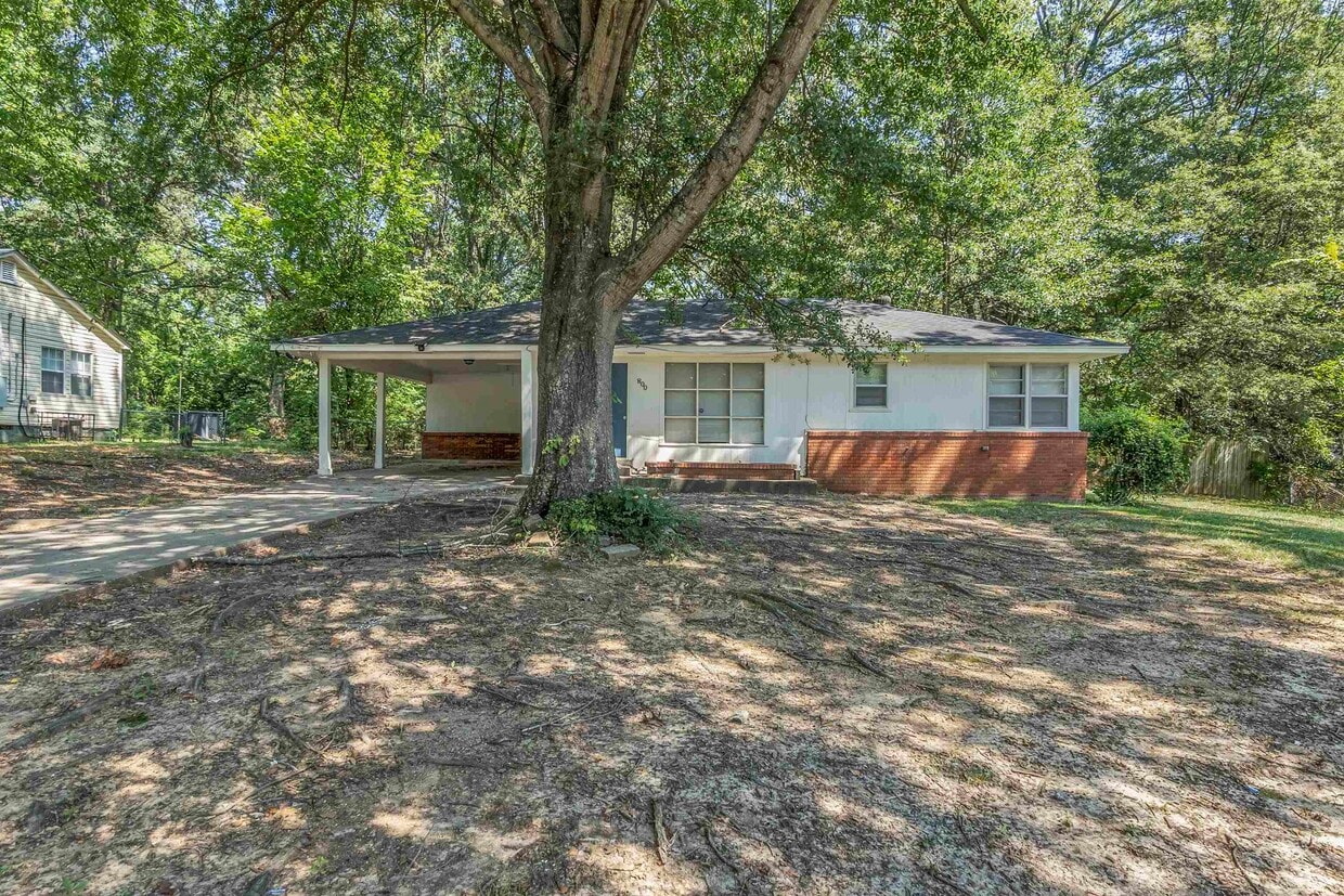 Primary Photo - 800 Lydgate Rd