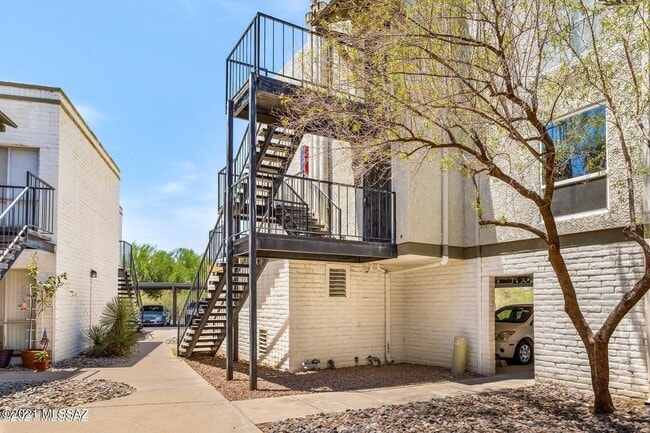Building Photo - 8450 E Old Spanish Trail