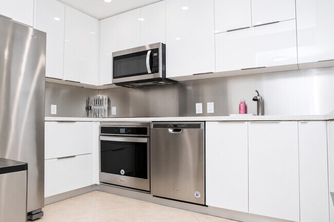 Foto del edificio - 3675 N Country Club Dr