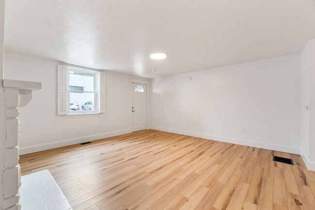 Building Photo - Brand New 3 bed, 2 bath Remodel located in...
