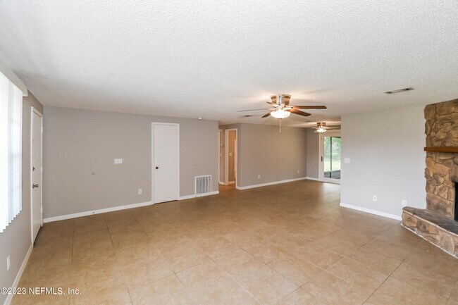 Building Photo - 2911 Tanglewood Blvd