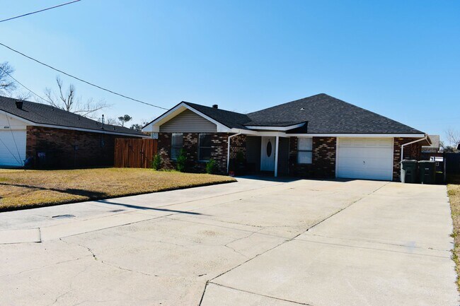 Foto del edificio - Wonderful 4/2 Brick Home!