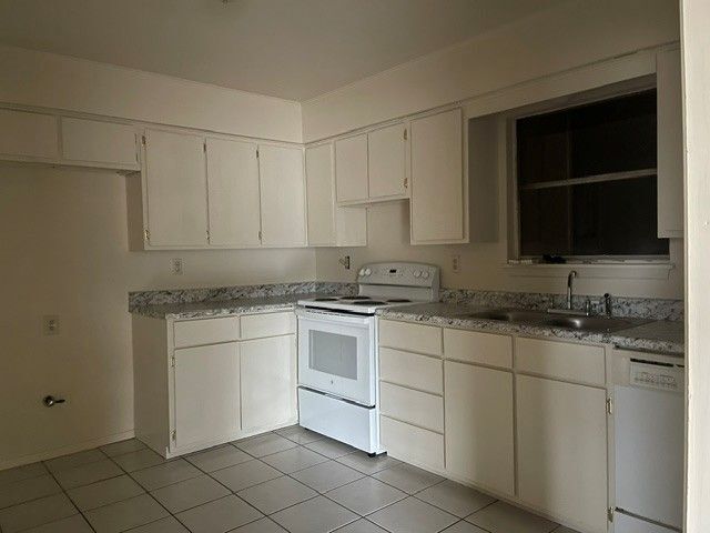 Building Photo - 1305 Cope Dr