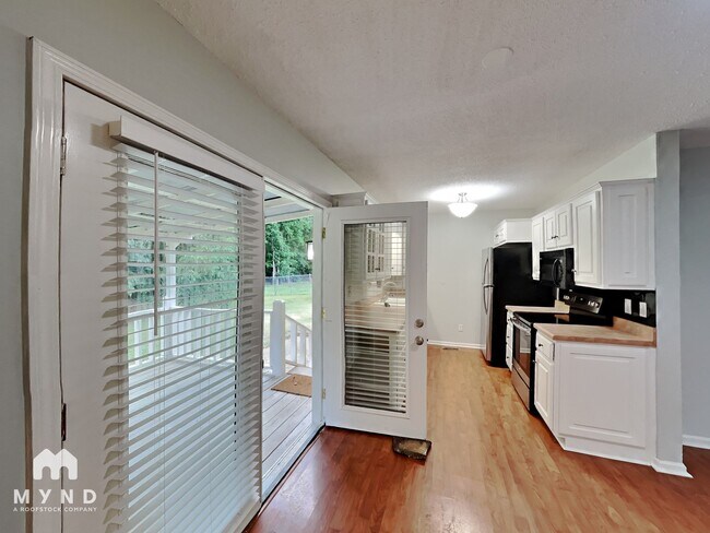 Foto del edificio - 6717 San Moore Dr
