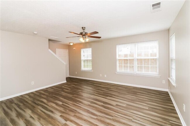 Foto del edificio - 127 Silver Fox Trail