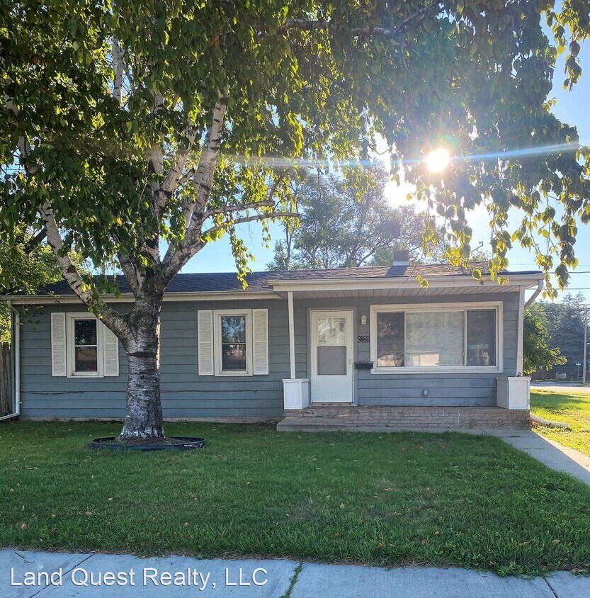 2221 Monroe Ave, Racine, WI 53405 House Rental in Racine, WI