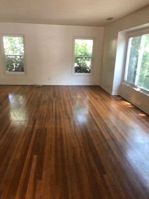 Foto del edificio - 2721 E Chevy Chase Dr