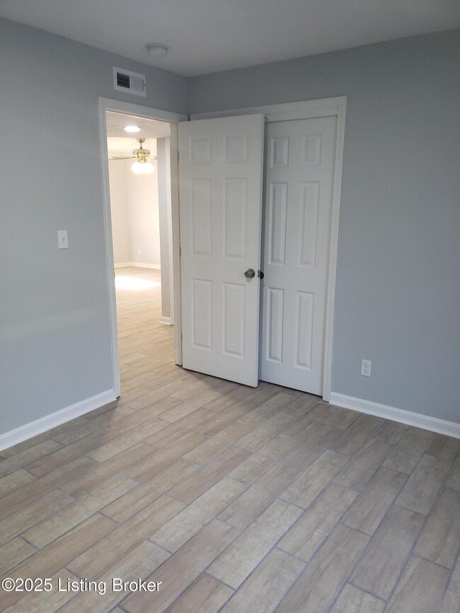 Building Photo - 102 E Florence Ave