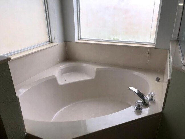 Foto del edificio - MOVE IN NOW-OVIEDO RENTAL HOME IN GATED COMMUNITY!  Beautiful one story 4 bed 2ba home with 2 car...