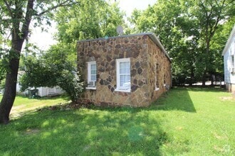 Building Photo - 611 Reagan St