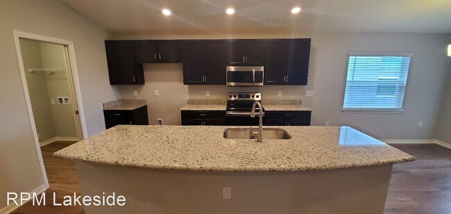 Building Photo - 4 br, 2 bath House - 632 Vittorio Dr