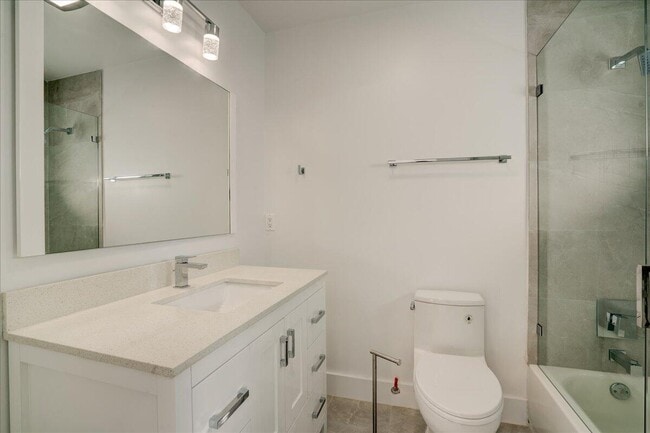 Building Photo - 1650 N Riverside Dr