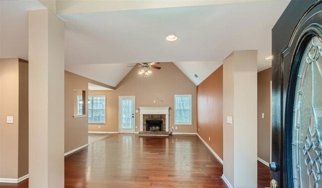 Building Photo - 131 Great Oaks Branch