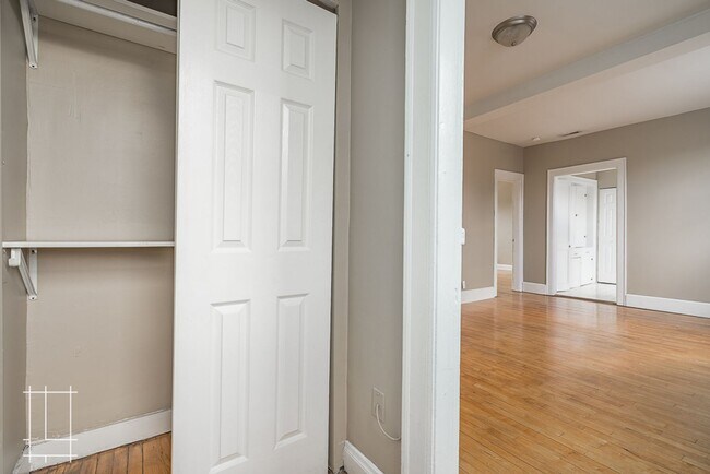 Foto del edificio - 2487-2491 Summit St.
