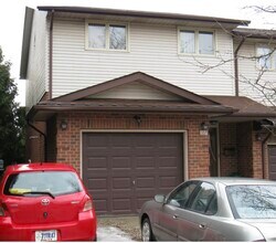 Building Photo - 107 Emma St