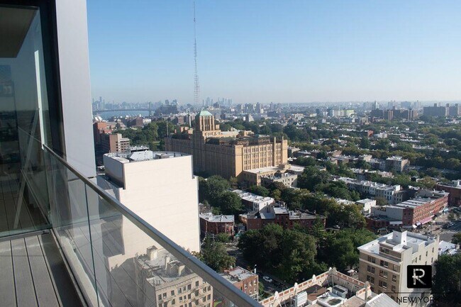 Building Photo - 300 Ashland Place