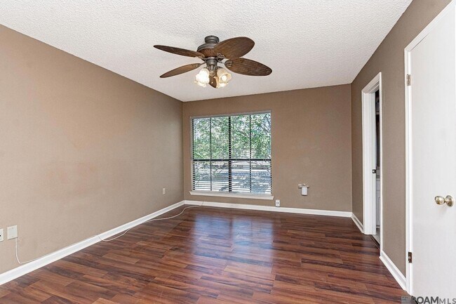 Building Photo - 9855 Siegen Ln