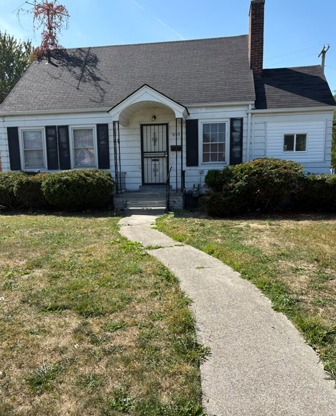 Foto principal - 5115 Farmbrook St