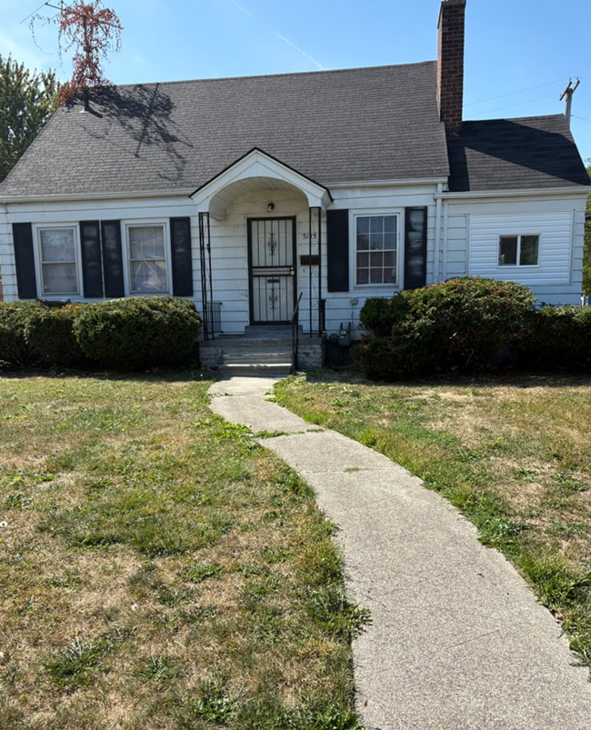 Building Photo - 5115 Farmbrook St