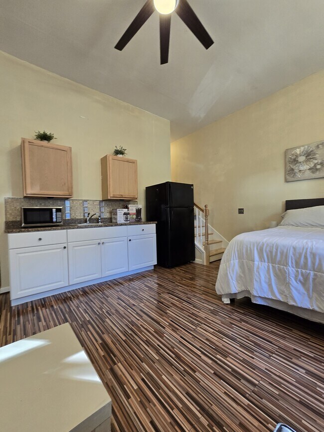 Building Photo - 1328 Hollybriar Ct