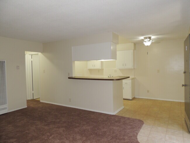 Building Photo - 736 Orizaba Ave